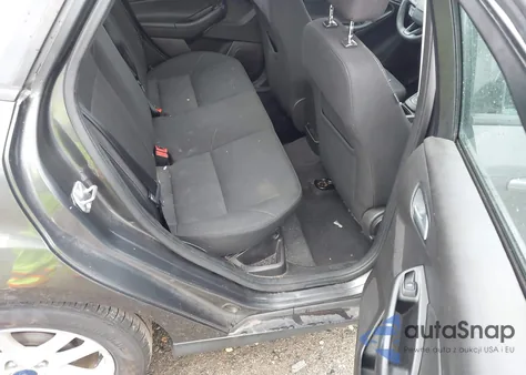 2016 Ford Focus Se z USA, uszkodzony, nr VIN 1FADP3F23GL354178